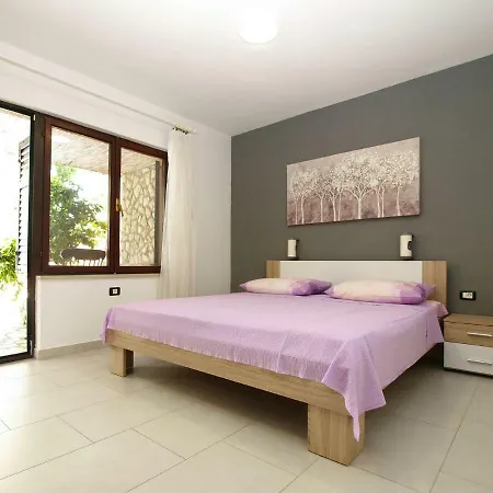 House Puntizela Near The Beach - 747