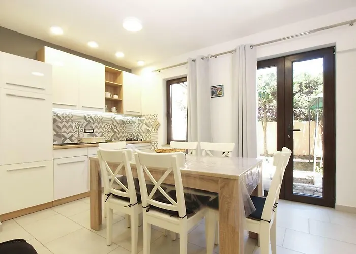 Semesterbostad House Puntizela With Pool 747