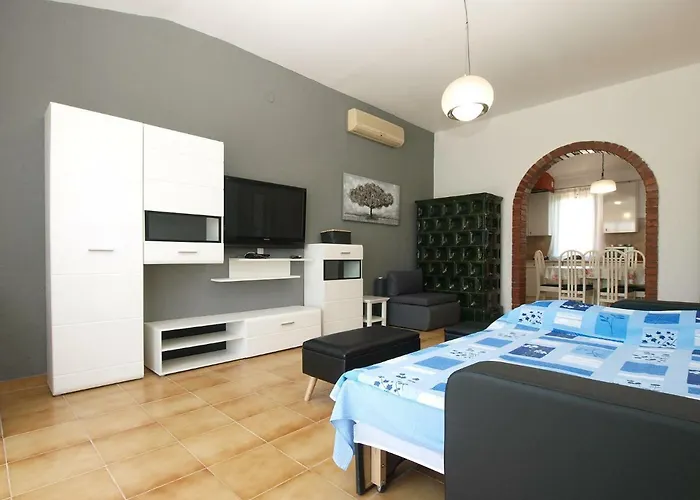 Semesterbostad House Puntizela With Pool 747 Pula